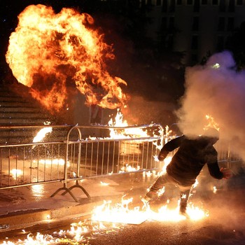 Potret Negeri Elang Membara Gegara Korupsi, Tuntut Pemerintah Mundur