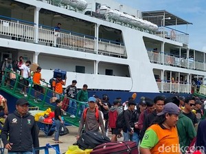 Video: 5.500 Orang Tiba di Pelabuhan Parepare pada Puncak Arus Mudik Nataru