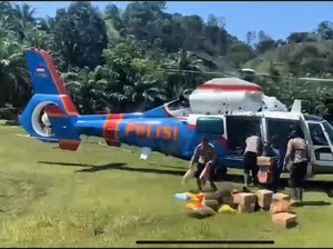 Polri Kirim Logistik Via Udara ke Palambayan, Dukung Penanggulangan Banjir Sumbar
