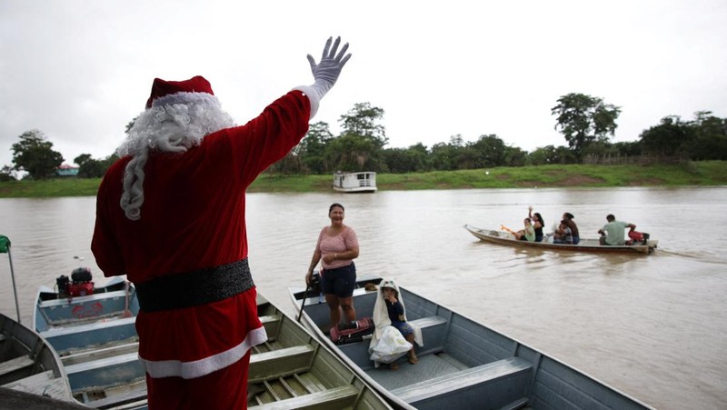 People dressed as Santa Claus ride their motorcycles through Barcelona, Spain, December 21, 2025. REUTERS/ Bruna Casas