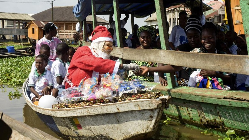 People dressed as Santa Claus ride their motorcycles through Barcelona, Spain, December 21, 2025. REUTERS/ Bruna Casas