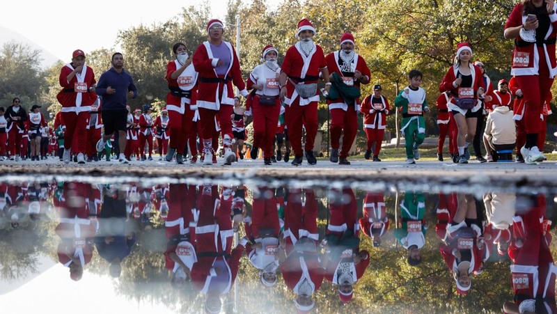 People dressed as Santa Claus ride their motorcycles through Barcelona, Spain, December 21, 2025. REUTERS/ Bruna Casas
