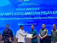 PIS Gandeng Kemenhub, Salurkan Life Vest untuk Nelayan di Manado