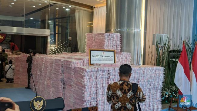 Penampakan Tumpukan Uang Penyelamatan Keuangan Negara oleh Kejagung