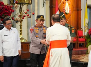 Kapolri Tinjau Katedral Jakarta, Pastikan Pengamanan Misa Malam Natal 2025