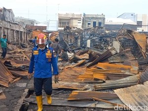 Tim Damkar Masih Temukan Titik Api di Pasar Pagi Pemalang yang Terbakar