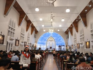 Misa Natal Gereja Katedral Medan, Pastor Sesarius: Mari Tanamkan Solidaritas