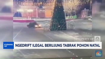Video: Ngedrift Ilegal Berujung Tabrak Pohon Natal