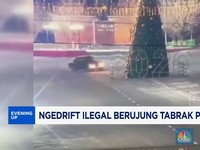 Video: Ngedrift Ilegal Berujung Tabrak Pohon Natal