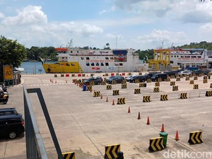 Arus Penumpang Nataru di Pelabuhan ASDP Batam Turun, Pejalan Kaki Anjlok 55%