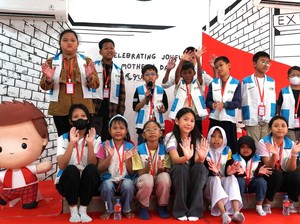 Kegiatan Hangat Anak Pejuang Kanker Bermain dan Belajar di Alfamart