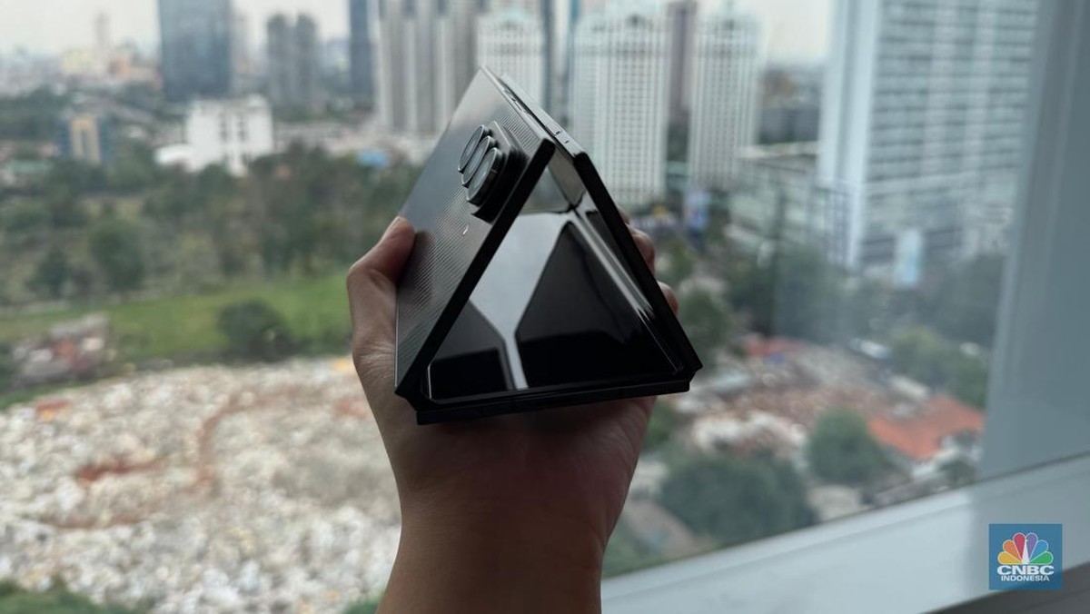 Penampakan HP Lipat Tiga Pertama Samsung di Indonesia, Bikin Kaget