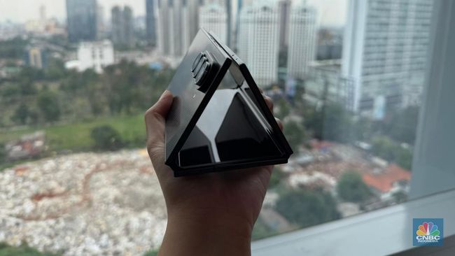 Penampakan HP Lipat Tiga Pertama Samsung di Indonesia, Bikin Kaget
