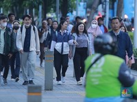 Potret Pekerja Ibu Kota Saat Penetapan UMP Jakarta Naik Rp333 Ribu