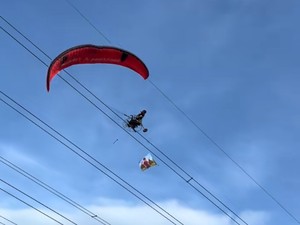 Video: Detik-detik Paramotor Jatuh Seusai Tabrak Kabel Listrik di Malaysia