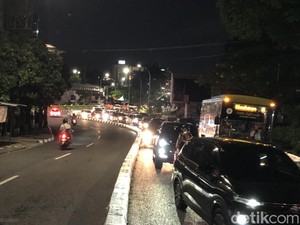 Jalan Abu Bakar Ali Jogja Padat, Sebagian Kendaraan Dialihkan