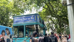 Bus Bandros Jadi Pilihan Wisata Favorit Keluarga Saat Nataru