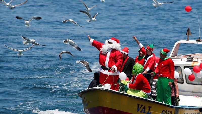People dressed as Santa Claus ride their motorcycles through Barcelona, Spain, December 21, 2025. REUTERS/ Bruna Casas