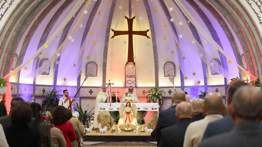 Believers hold electric candles during a Christmas Mass at Indonesia Arena stadium in Jakarta, Indonesia, December 24, 2025. REUTERS/Ajeng Dinar Ulfiana