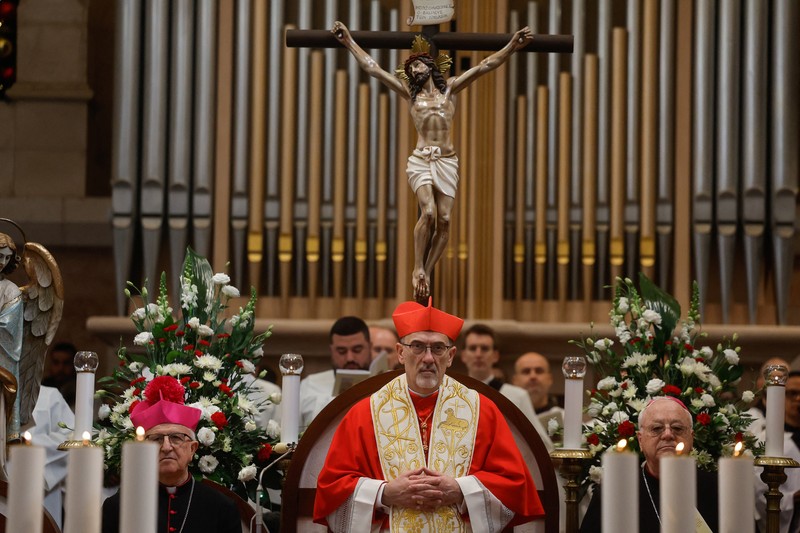 Believers hold electric candles during a Christmas Mass at Indonesia Arena stadium in Jakarta, Indonesia, December 24, 2025. REUTERS/Ajeng Dinar Ulfiana