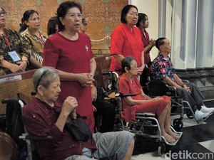 Perdana, Gereja Katedral Jakarta Gelar Misa Natal Khusus Lansia
