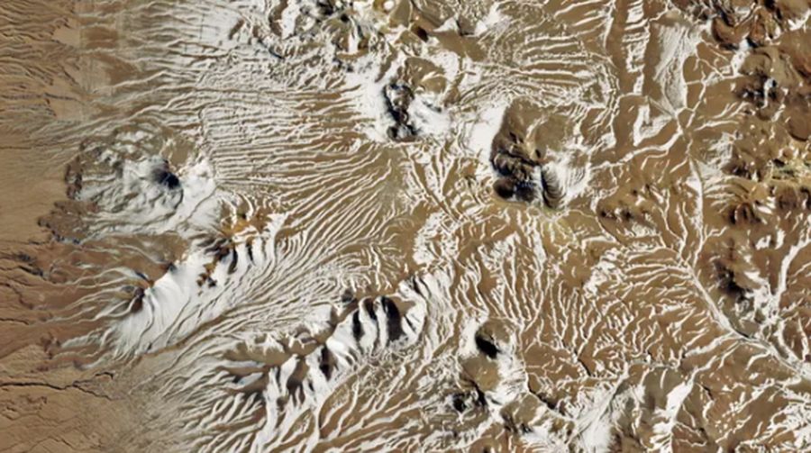 Gurun Atacama secara luas dianggap sebagai salah satu tempat terkering di Bumi. Namun pada bulan Juli, sebagian besar wilayah tersebut mengalami lapisan salju tebal. (Sumber gambar: NASA/Landsat 9)