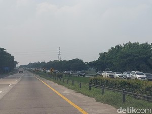 Libur Natal 2025, Tol Cipali Arah Timur Padat hingga 8 Km