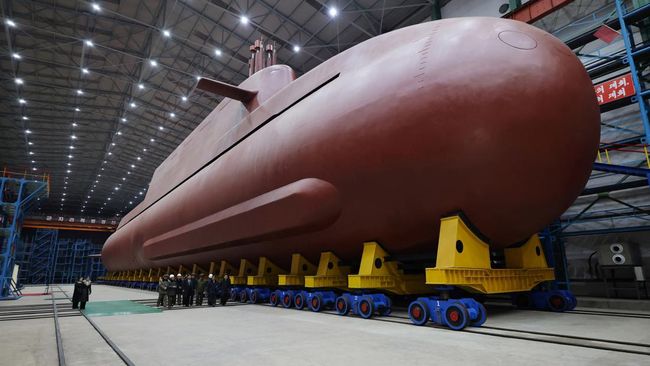 Waspada! Kim Jong Un Mendadak Pamer Kapal Selam Tenaga Nuklir Miliknya