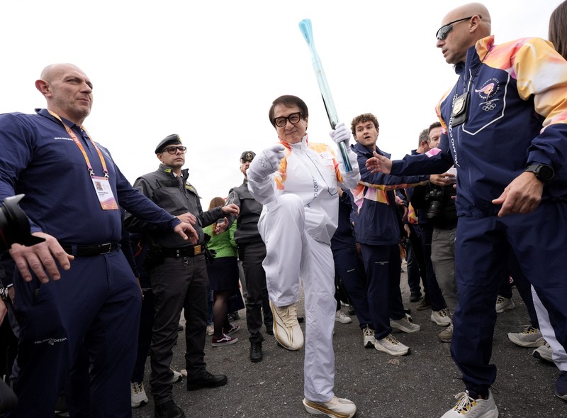Olympics - 2026 Milano-Cortina Winter Olympics - 2026 Milano-Cortina Winter Olympics Torch Relay - Pompeii, Italy - December 22, 2025 Torchbearer actor Jackie Chan reacts during the torch relay REUTERS/Matteo Ciambelli