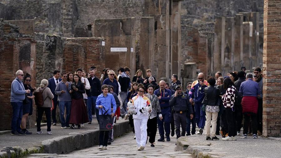 Olympics - 2026 Milano-Cortina Winter Olympics - 2026 Milano-Cortina Winter Olympics Torch Relay - Pompeii, Italy - December 22, 2025 Torchbearer actor Jackie Chan reacts during the torch relay REUTERS/Matteo Ciambelli
