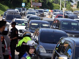 Video: Simpang Gadog Bogor Arah Puncak Mulai Dipadati Kendaraan Siang Ini