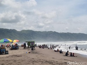 Ribuan Pelancong Padati Pantai Parangtritis Hari Ini, Hati-hati Rip Current!