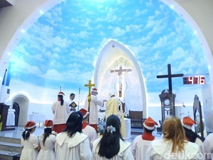 Pesan Uskup Agung Medan saat Pimpin Misa Malam Natal di Gereja Katedral
