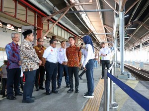 Saat Gibran Kunjungi Stasiun Tawang Semarang
