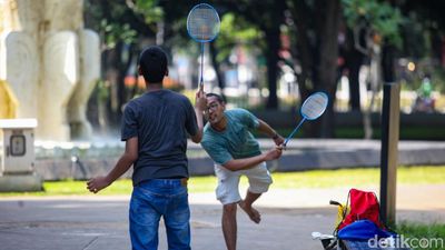 Warga Isi Libur Natal dengan Olahraga di Lapangan Banteng