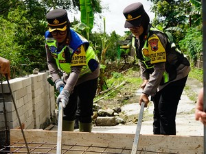 Polda Jateng Bantu Bangun Jembatan di Sragen Permudah Akses Warga