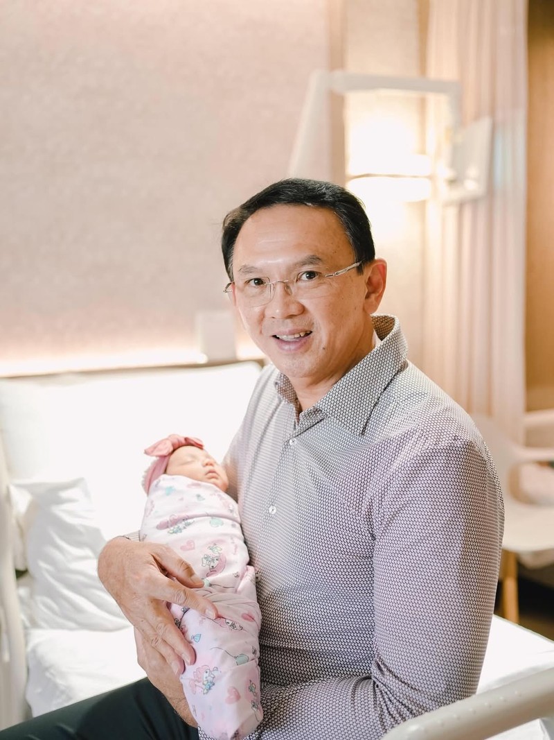 Mantan Gubernur DKI Jakarta, Basuki Tjahaja Purnama atau Ahok mengumumkan anak ketiga, buah hatinya dengan Puput Nastiti Devi di Instagram pribadinya. (Instagram/@basukibtp)