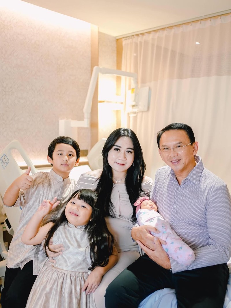 Mantan Gubernur DKI Jakarta, Basuki Tjahaja Purnama atau Ahok mengumumkan anak ketiga, buah hatinya dengan Puput Nastiti Devi di Instagram pribadinya. (Instagram/@basukibtp)