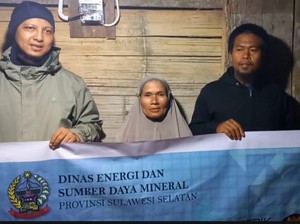 215 Rumah Terima Bantuan Pasang Baru Listrik Gratis dari Pemprov Sulsel