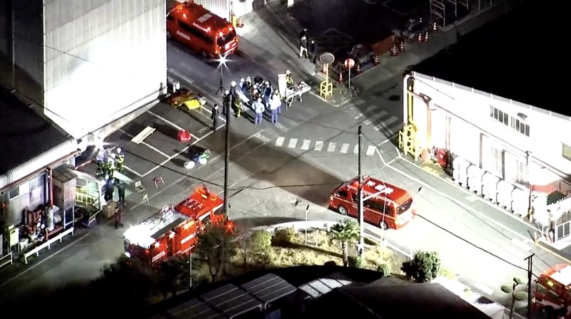 Sedikitnya 15 orang terluka dalam serangan penusukan di sebuah pabrik karet di kota Mishima, Jepang tengah, pada Jumat (26/12/2025). (Tangkapan Layar Video Reuters/NIPPON TV / JAPAN)