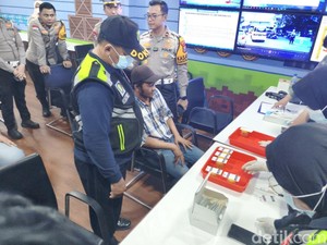 Sopir-Kernet Bus Positif Narkoba Saat Tes Urine di Terminal Purabaya