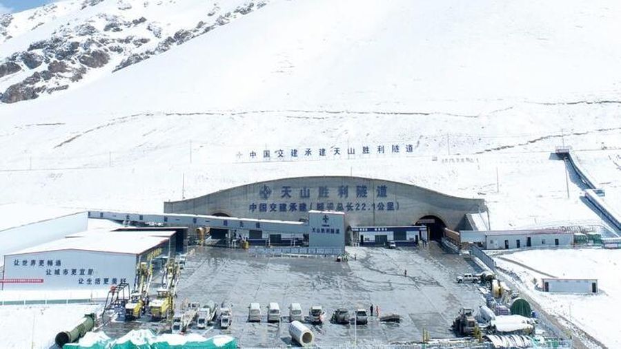 Terowongan Tianshan Shengli di Jalan Tol Urumqi-Yuli di wilayah otonom Xinjiang Uygur, China. (Dok. China Communications Construction Company)