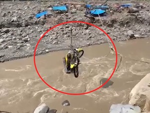 Video: Detik-detik Wabup Aceh Tengah Nyaris Jatuh ke Sungai