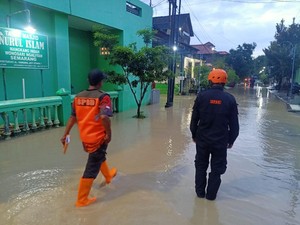 Banjir Imbas Tanggul Jebol di Semarang Surut, Lumpur Mulai Dibersihkan