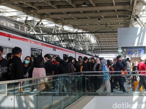 KCI Imbau Warga yang Liburan Naik KRL Tidak Naik Saat Jam Sibuk