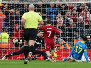 Liverpool Menang Tipis 2-1 Atas Wolverhampton