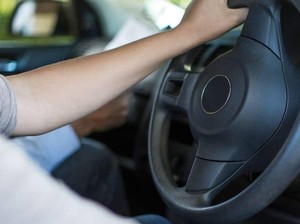 Jangan Coba-coba Manasin Mobil di Kota Ini, Bisa Didenda Rp 8 Juta!