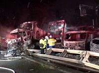 Kecelakaan Beruntun Menimpa 50 Kendaraan di Libur Natal, 2 Orang Tewas