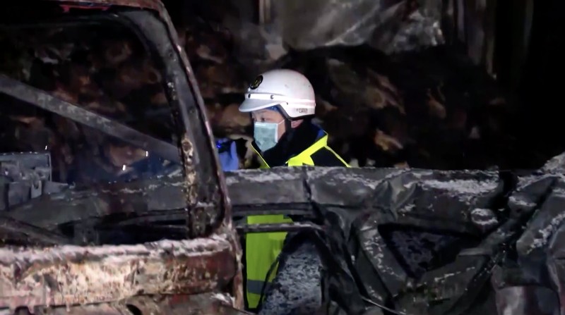 Sebuah kecelakaan beruntun besar yang melibatkan sedikitnya 56 kendaraan terjadi di jalan raya utama di Prefektur Gunma, Jepang tengah, menewaskan satu orang dan melukai 26 lainnya, lapor stasiun televisi NTV pada Sabtu (27/12/2025). (Tangkapan Layar Video Reuters/NIPPON TV/JAPAN)