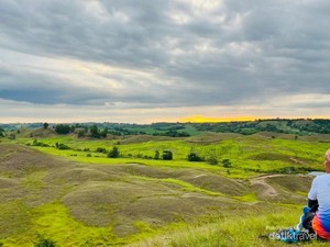 Menikmati Keindahan Savana Bukit Punggung Kuda di Bombana